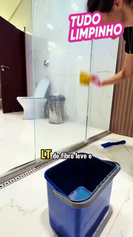 Limpeza e manutenção do box do banheiro com excesso de gordura acumulada aqui usamos o FLOTALIM tudo limpinho. Você encontra os produtos da Tudo Limpinho na Shopee Mercado Livre ou no site oficial www.tudolimpinho.com