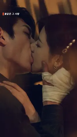 뜨거운 키스! #불같은그사람#BeYourKnight#他似火 지금 위티비에서 시청!  #WeTV#위티비코리아#WeTVKorea#중국드라마#로맨스드라마#중드#cdarma#cdarmafyp#foryou