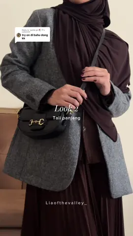 Replying to @𓍢ִ໋petite girl🌷͙֒ ᰔᩚ ini ya try on nya🖤 #slingbag #shoulderbag #handbag #bag #tas #tasselempang #tassimple #taselegant #timeless #timelessbag #rekomendasitas #tasmurah #tascantik #tashitam #OOTD #formaloutfit #fyp #xyzbca 
