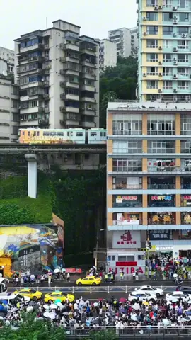 รถไฟฟ้าทะลุตึกที่ฉงชิ่ง เค้าอยู่กันยังไงน๊าา นอนได้รึเปล่า ##ทริปนี้ที่รอคอย #เที่ยวไปเรื่อย #เที่ยวจีน #chongqing #ฉงชิ่ง #chinatravel #เที่ยวจีนด้วยตัวเอง 