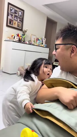 where is the sound from 🤭#fyp #fypシ゚viral #viral #viralvideo #tutuna #taotao #taotaofans #toddler #toddlersoftiktok #babyfever #babyfunnyvideo #viraltiktok #tutunamayanlar #viraltiktok #duduna #taotaotiktok #babylove #babytiktok #babyfunny 