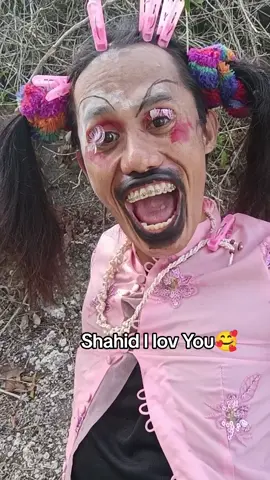 Shahid kiss me warmly, my darling, my, angel, this is my love Shahid Shahid take me to the mountain shake it firts, my darling Shahid my love one sack for you darling uh uh uh #Entertaiment video  #namecalling video #funnycomedian From Indonesia🙏