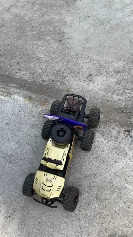 Magandang pang regalo. Oversized Alloy Remote Control 6x6 Offroad Truck. #rctruck #offroad #6x6truck #6x6offroad #fyp #foryoupage #alloy #oversized 
