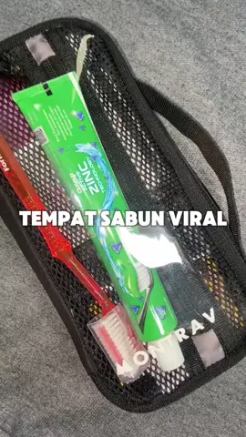 Pouch 𝙉𝘼𝙉𝙊 desain simpel untuk d bawa kemana aja cocok buat bwabperalatan mandi kalian #pouchmakeup #fypシ #pouchbag #tastravel #montrav #sportbag 