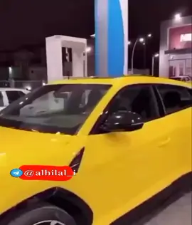 احد المشجعين مع سالم الدوسري : هلا كابتن سالم وش الصدفة الحلوة اللي جمعتنا معك ؟  يرد سالم : الله يسلمك ابد والله مركب شريحة إلكترونية.     #الهلال  #اكسبلوررر 