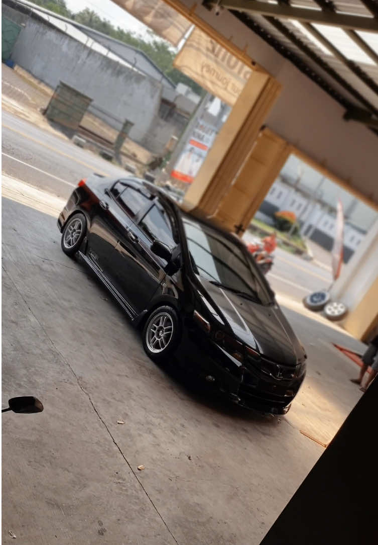 Mau kemana kita 💃🏻 #hondacity #gm2 #projectcar #racinghart #r15 #modifikasi #CapCut #forceum #cleanlook #honda #city #cinematic #EkspresikanDenganCapCut #alpinoexhaustsystem #engineering 