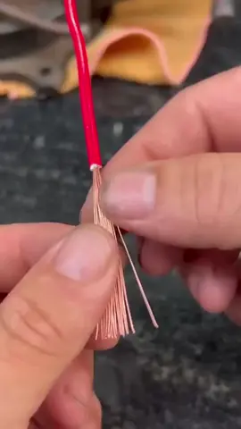 NUNCA FAÇA EMENDA DESSA FORMA. NOVO CONTRATADO DA NASA. #eletrica #eletricista #DIY #tools #dicas