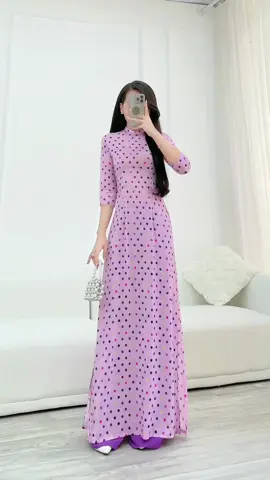 Màu tím là huyền thoại của áo dài Việt Nam 😍 Mã thiết kế chấm bi k bao giờ lỗi mốt và tôn dáng cực tốt ạ #sale1010 #aodaihoanhi #aodaiinhoa #aodaiinhoa3d #aodaicachtan #aodaiquynhnguyen 