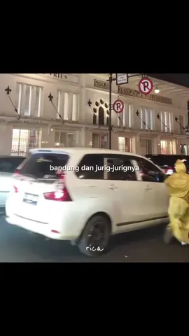 bandung diciptakan bersama jurig-jurignya 😇 #bandung #fyp #hantu #hantubandung #jurigbandung #cosplay #kocakabis #viraltiktok #fypシ゚viral #ngakakkocak #cosplaypocong #hellokitty #alunalunbandung 