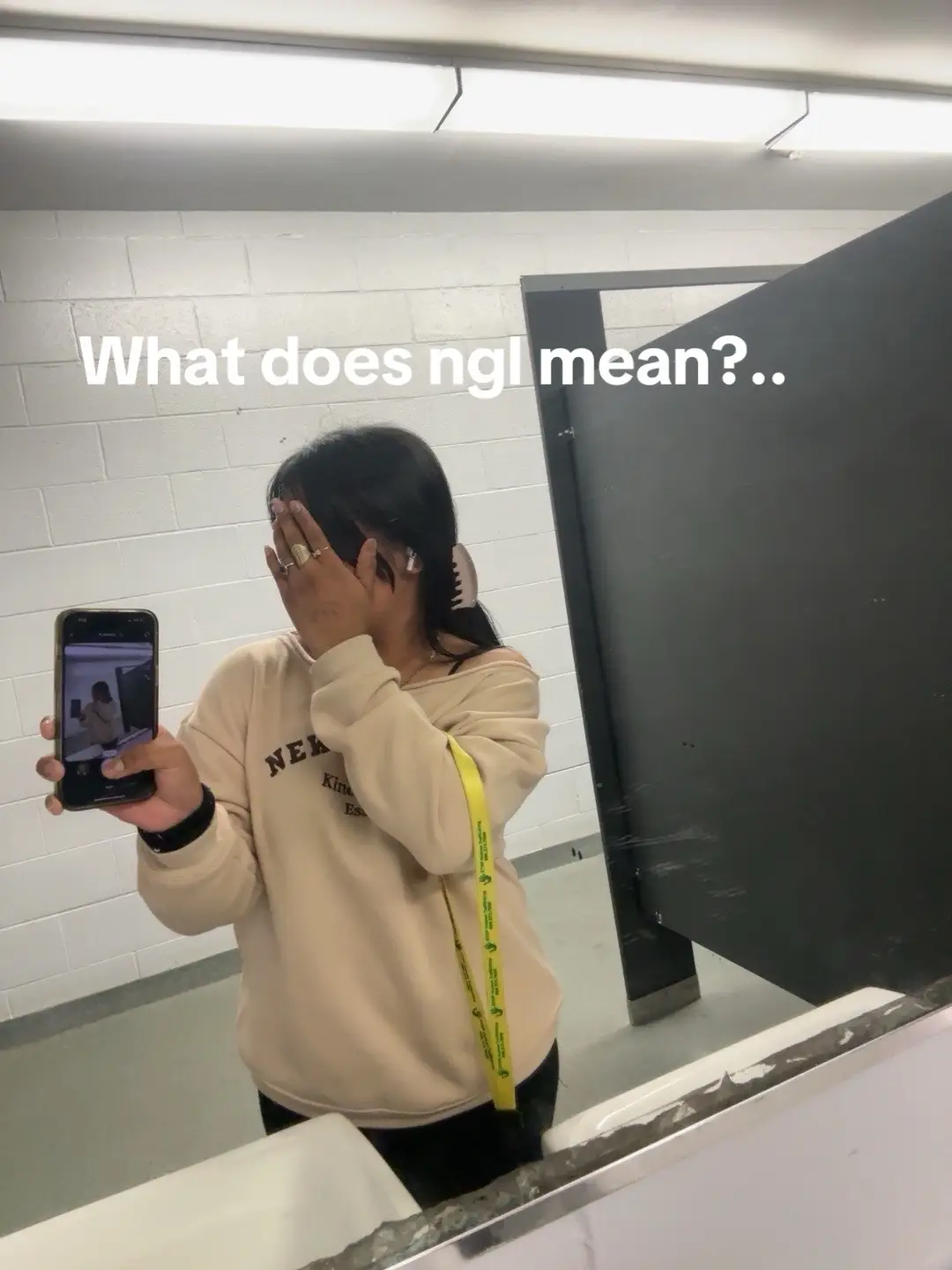 People say stuff when actually you find out they been lying  and then they try to make you think that they care  about you but  not knowing that they are hurting you and using you but by heart you know they are lying so you just seem to js dont care and give up .🖤🖤:/ #🥀🥺 #trend #parati 