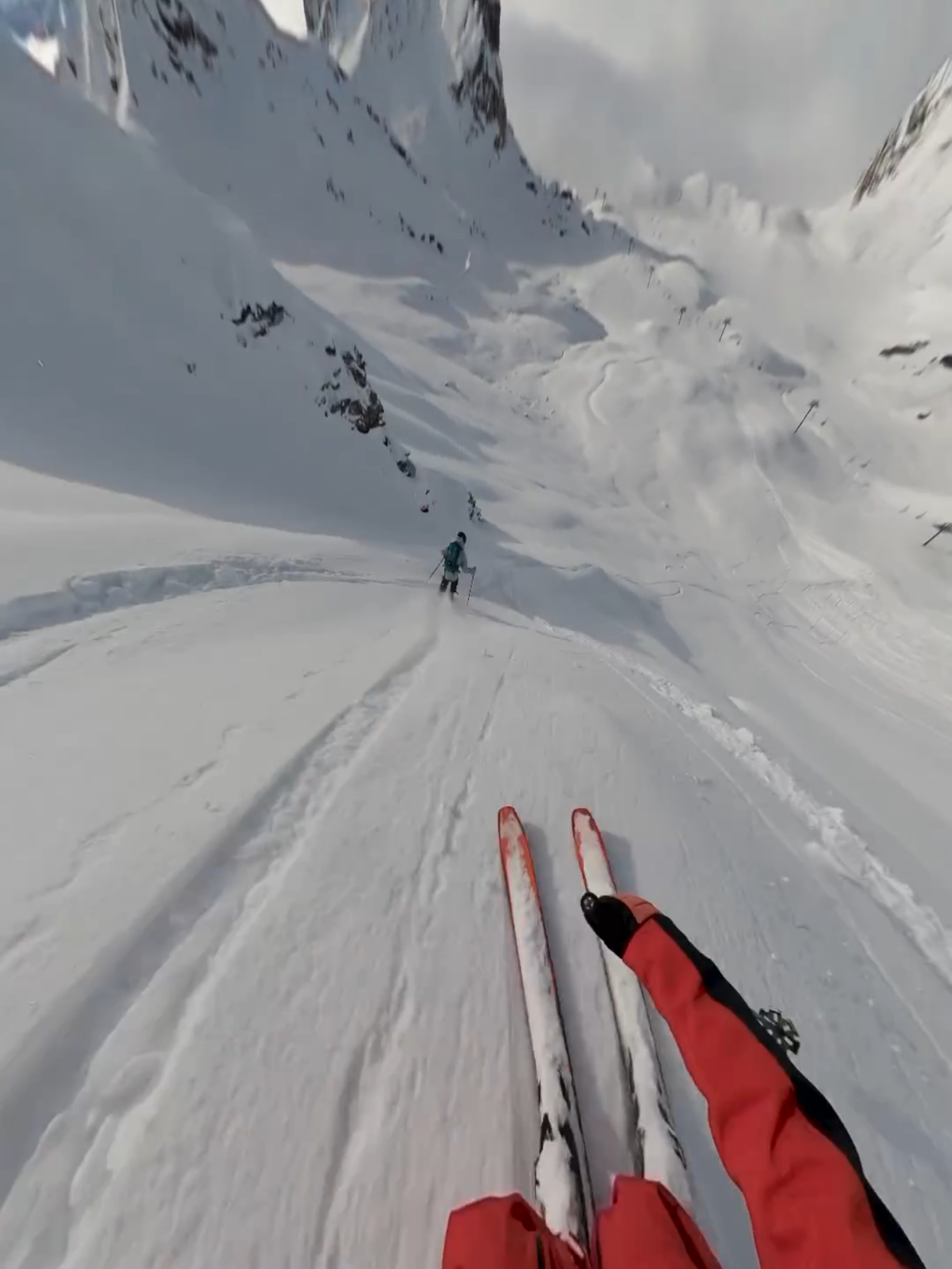 What a spot! 🤩 📍 La Plagne, France 🇫🇷  (IG🎥: @anthonyroobert) #Unreel #Extreme #Skiing #Mountains #France