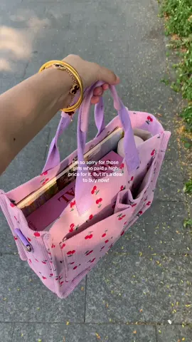 Cute bag!!!#foryou #halloween2024 #falldealsforyou #shopsale #trendy #fyp #dealsforyou #tiktokmedemebuyit #bag #coolbag 