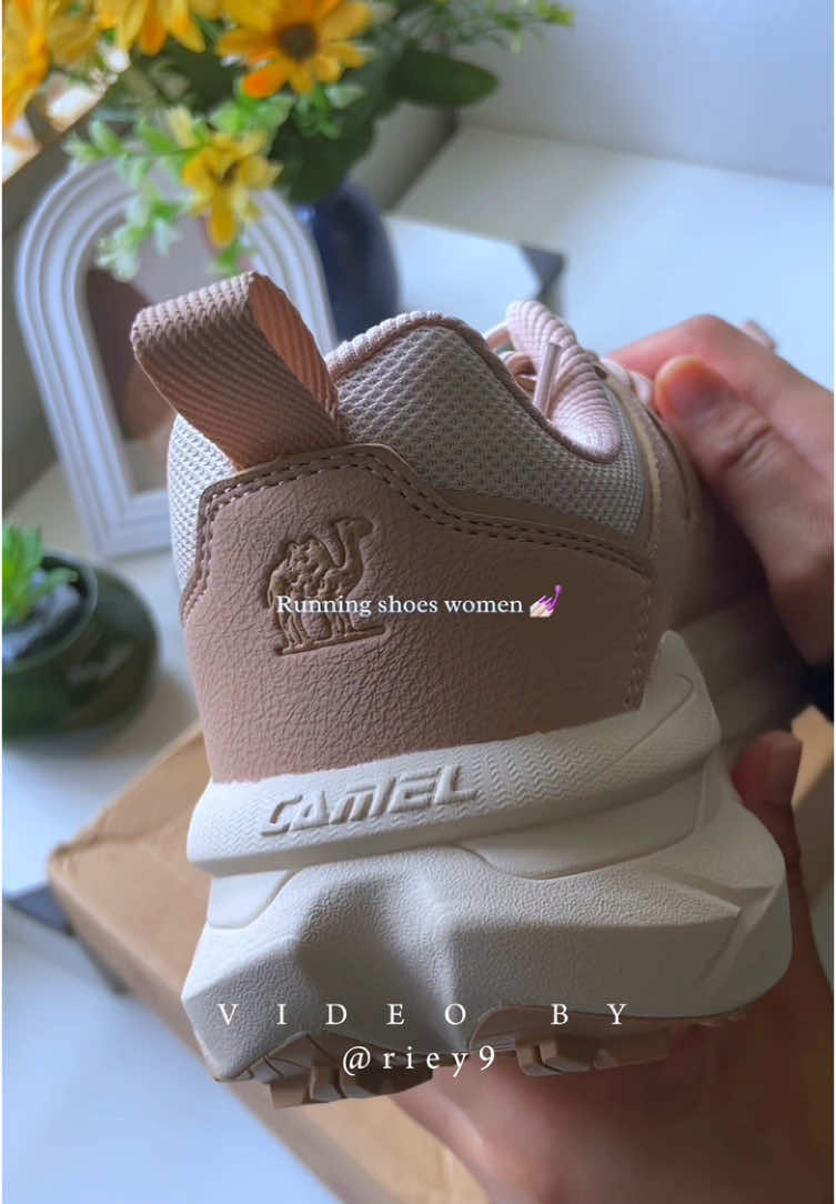 Lawa betul kasut running ni😍🎀 #runningshoe #kasutrunning #kasutsukan #kasutlarian #shoes #womenshoes #kasutviral #camelshoes 