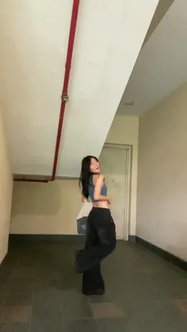 YOU CAN WEAR IT NORMALLY OR LOW WAISTED!!!! SO COMFORTABLE ALSO ❤️ @Benimeria @Benimeria_SG #benimeria #benimeriaootd #benimeriajeans #jeans #fashion #fyp #tiktokshopsg