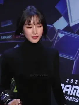 her walk is just 😮‍💨 . #munkayoung #moongayoung #model #munkayoungedit #trend #truebeauty #findmeinyourmemory #exonextdoor #limjukyung #sooji #kdrama #koreanactress #viral #fyp #tiktok #foryou #Runway 