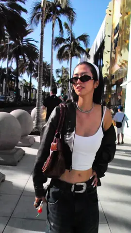 It’s giving vibes🤭 #fyp#fypシ゚#foryoupage#foryou#2000snostalgia#2000saesthetic#2000sthrowbacks#2000sfashion#nostalgia#digitalcamera#aestheticvideos#losangeles #la#usa 