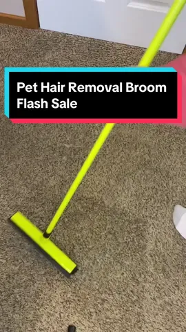 If you have pets, you need this! #pethairbroom #pethairremovalbroom #doghairremoval #pethairremoval #petproducts #falldealsforyou #tiktokshopblackfriday #tiktokshopcybermonday #tiktokshopholidayhaul #creatorsearchinsights 