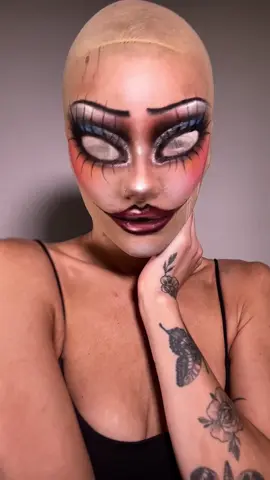 The doll face makeup by @berny is absolutely genius and I had to try it. This was such a fun makeup to do, with no room for mistakes as it was quite hard to remove makeup from the stocking, but on the other hand, the messier the better on Halloween 👻⁠ Hope you love it!⁠ ⁠ //Linda⁠ ⁠ Products used:⁠ ✨ Color palette⁠ ✨ Crayon Black⁠ ✨ Infinity Deep palette⁠ ✨ Daybreak palette⁠ ✨ Infinity palette⁠ ✨ Crayon lipliner Cherry⁠ ✨ Sparkl Tease