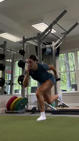 UNILATERAL PLYOMTRIC CIRCUIT! full breakdown is on my ig | mikmailhesfit train like an athlete today🤝workout programs in bio wearing @Oner Active | shop in bio  #trainlikeanathlete #athlete #plyometrics #athletics #speedandagility #athletictraining #fitnessjourney #plyometricstraining 