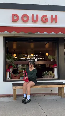 unpopular opinion: danforth is so underrated!! #thingstodo #todotoronto #danforth #torontolife #mustvisit #PlacesToVisit #torontotravels #torontodaytrip #torontofall #funthingstodo #fallactivities #autumnbucketlist #krispykreme 
