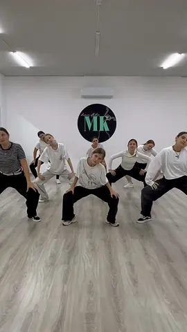 Street Dance 10-15p. Вт-Чт 18:00 та 19:00 Відкритий запис в групи💃Приєднуйся)  Силка на Instagram в шапці профілю🫶 #танці #танцільвів #танціукраїна #сучаснітанці #сучаснітанцільвів #сучаснітанцідлядітей #танцідлядітей #dance #streetdance #danceukraine 