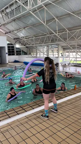 Aulão da terceira idade em comemoração ao dia das crianças 😁 #diadascrianças #terceiraidade #hidroginastica #idosos #atividadefisica 