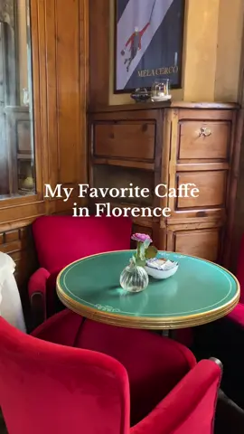 un angolo senza tempo nel cuore del vivace quartiere di Sant'Ambrogio a Firenze. Qui, tra i tavolini affacciati sul mercato storico, puoi gustare una colazione lenta con pane, burro e marmellata artigianale, oppure sorseggiare un caffè ammirando la vita che scorre. More IG mayberebecca_ #firenze #toscana #travelblog #whatitalyis #howitalyfeels #italysegreta #vitalenta #slowliving #slowlife #somewhereiwouldliketolive #tuscany #italy #italytravel #florenceitaly #florence 