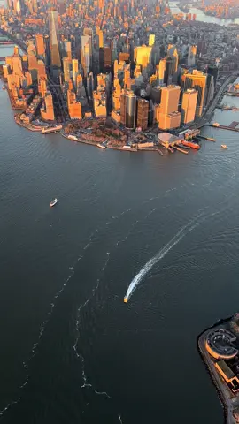 New York City. 🧡 #nyc #sunset #thingstodo #goldenhour 