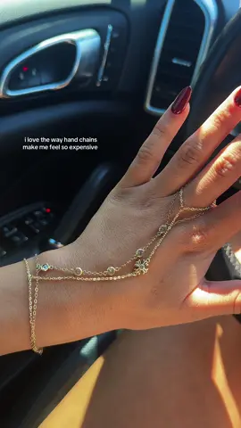 i got the S4 cross one its so danity and pretty #handchainbracelet #handchain #bracelet #jewerlylover #jewerly #beauty #fashion #falltrends #trending 