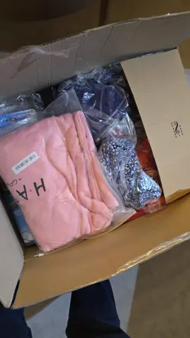 Unclaimed parcels cheap cheap#cheapdeals #unclaimedparcel #clothes#tiktok #sg #fyp #fypシ 