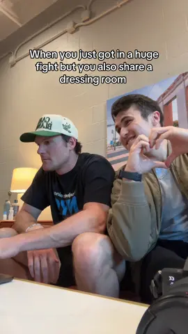 @Ryan Trainor GIVE US A SMILE XX #Tour #TimelessTour 