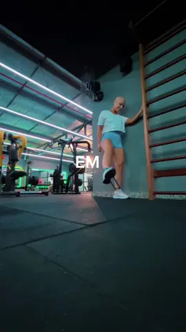 Nem sempre podemos controlar o que a vida nos traz, mas podemos escolher como reagimos. Os desafios que a vida nos dá, não são fardos, mas sim uma oportunidade de crescimento e transformação. Nossa mente é mais poderosa do que imaginamos, e nosso corpo, mesmo quando parece frágil, tem uma força incrível. Cada obstáculo pode ser o início de uma nova fase, um momento de aprendizado profundo. A vida nos testa, mas é nossa escolha encarar esses desafios com força, determinação e fé. Quando alinhamos mente, corpo e espírito somos capazes de superar o que parecia impossível. 🥇