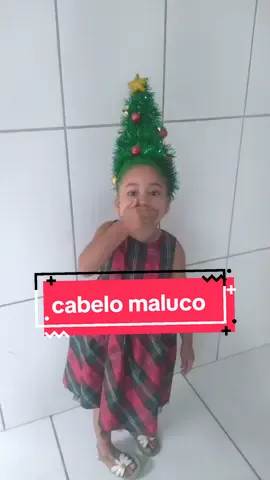 Dia de cabelo maluco na escola da Tetê!!!! O penteado escolhido foi Árvore de Natal 😀  E ficou uma graça 😌  Vêm conferir o passo a passo! #cabelomaluco #penteadomaluco #diadocabelomaluco #diadascrianças #semanadascrianças #escola #fy 