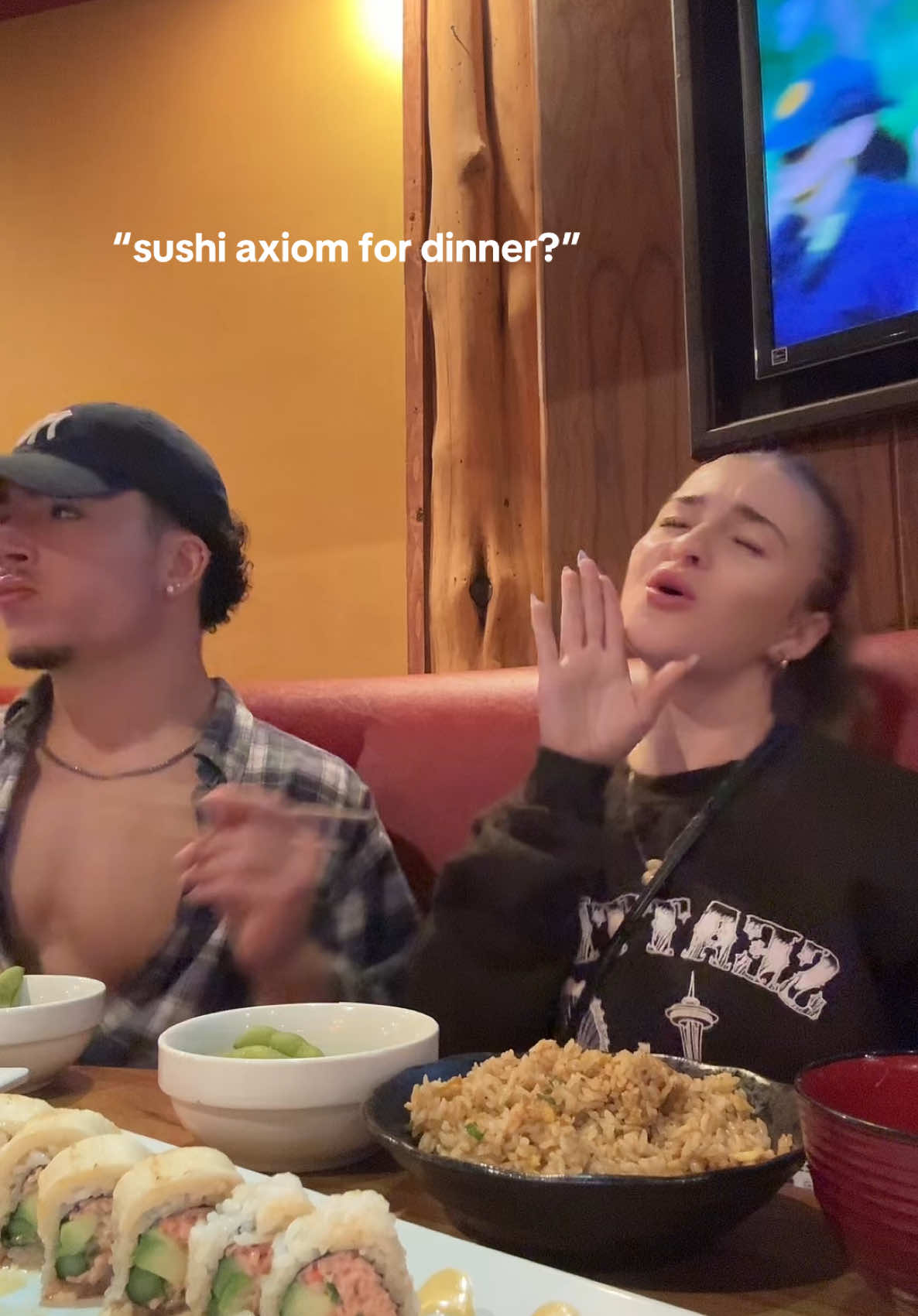 @D W A Y N E 💛 was literally like “dinner?” i immediately start looking at their happy hour time & he goes “yeaah i was thinking the same” 🤣🤣 #fyp #dinnerdate  