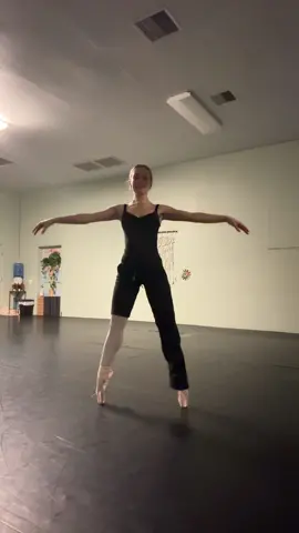 Trying it with no toe pads  #dance #dancer #ballet #ballerina #ballettok #pointeshoes #balletchallenge 