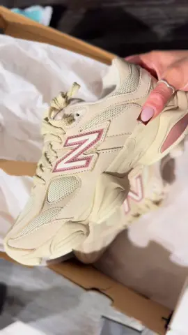 I love NB 9060 so I just had to get these, perfect fall color 😍🍂🤎 @New Balance  #fyp #newbalance9060 #sneakers #kotd #parati #foryou #fallshoeinspo #9060 