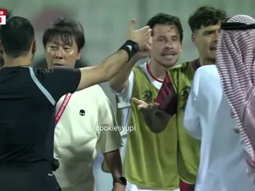 kerasa bgt ngamuk nya shayne bener bener penuh amarah, mewakilin kita yg suporter, mewakili timnas yang berjuang mati matian tapi tetep di curangi sama SEMUA WASIT NYA!! #shaynepattynama #pattynama #indonesia #struick #bahrain 