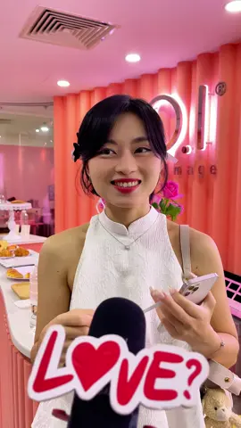 Những người dùng trẻ được M.O.I phỏng vấn cảm thấy nước hoa WHAT IS LOVE? có mùi hương như thế nào? Cùng với sự ngọt ngào, thanh lịch, WHAT IS LOVE? cũng có những phản hồi bất ngờ 