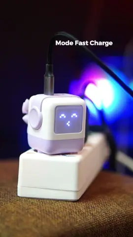 ini Adaptor UGREEN terlucu dan tergemas dengan Smart Emojinya! ini namanya Adaptor UGREEN Nexode RG 65W By @unicase_store  #adaptorugreen #chargerugreen #cuantanpabatas #chargeriphone #adaptorugreenrobot #chargermfi