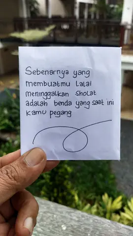 letakkan di tangan, jangan di hati..#storykata #storyamplop #fyp 
