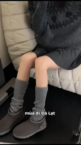 Tất ống chân phong cách y2k siêu cá tính, giúp che khuyết điểm bắp chân. #tat #vo #gomtat 