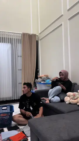 Suami suami pada di atur istri kayak gini ga sih #suamisayangistri 