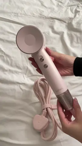 I finally found a pink elegant hair dryer ! 🫶🏻 super excited to unbox.  @Laifen_USA  #ugccreator #london #fyp #thingstodo #fypシ゚ #ugc #laifen #laifenhairdryer 