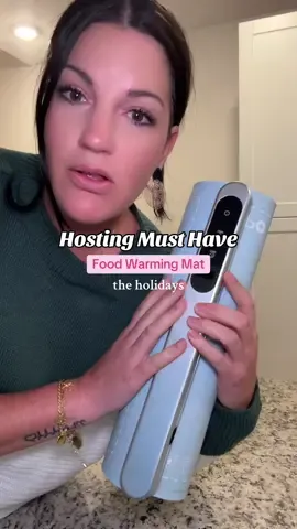 This food warming mat is a must have if you are hostingvthe holidays this year. #food #Foodie #foodwarmer #foodwarmingmat #holidays #host #hostingtips #tiktokshop #tiktokmademebuyit #falldealsforyou 