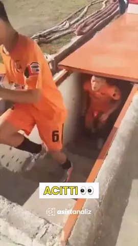 Kafalara dikkat 😅 . #football #funny #footballfunny #funnytiktok #fyp