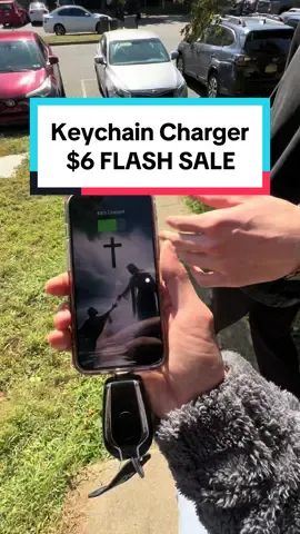 “Phone about to die”🥴 #fyp #foryou #viral #keychain #fypシ #charger #car #key #tiktok #shopping #tiktokshop #buynow #flashsale #foryou #phone #techtok #Tech #cool 