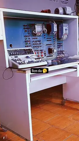 Eletricista por amor 🩷 #TBT atrasadinho 🥰 . . . . #eletricista #eletroeletrônica #eletronica #senai #eletrica #fyp #tbt 