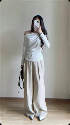 Áo thun lệch vai tay dài#ao #aothun#aotrevai #aolechvai #Outfit #thoitrangnu #macdepmoingay #viralvideo #Outfit Cowok Berwarna #fyp #tiktokviral #tiktok #xh #capcut #tolameo #2am #justatee #bigdaddy #dong 