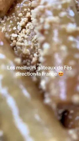De Fès à Paris ✨: Découvrez les délices authentiques de La Villa, célèbre pâtisserie marocaine ! 🍰 Commande spéciale pour une réception en France, livrée par votre personal shopper ShoppinHind. Je vous apporte le meilleur du Maroc où que vous soyez ! ✈️  #artisanatmarocain #beldimoroccan🇲🇦 #foryou #handmade #maroc #fès #tiktok #beldi #bladi #shopping #personnalshopper #GâteauxMarocains #PersonalShopper #DeFèsÀChezVous 