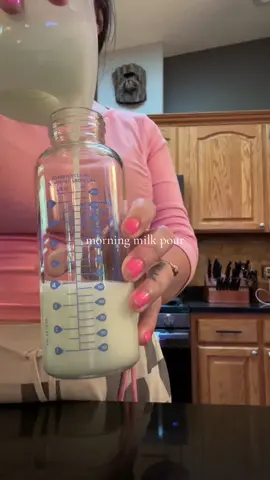 We love a random increase in supply! Second pump of the day and its a good one 😍 #sahm #milkpour #breastmilkstorage #breastfeeding #milkstorage #wearablepumps #exclusivelypumping #pumpingmom #pumpingmama #pumpingjourney #breastfeedingjourney #momtok #MomsofTikTok #newborn #newmom #postpartumjourney 